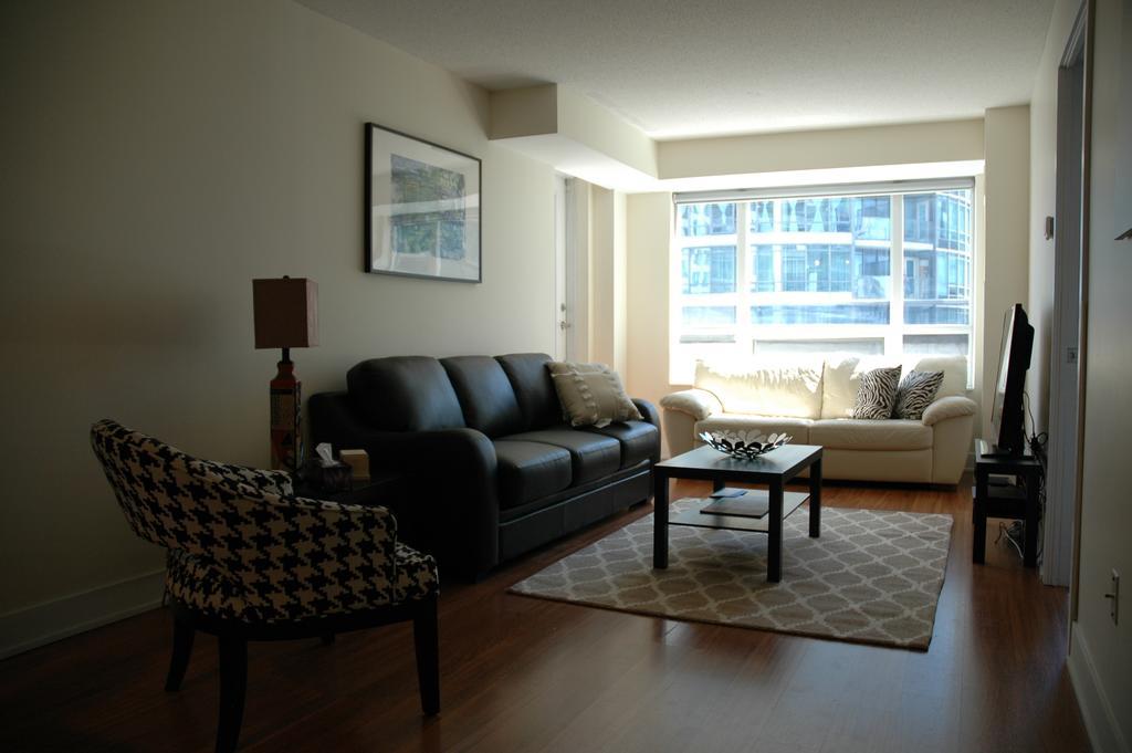 Livingsuites Toronto - 20 Blue Jays Way מראה חיצוני תמונה