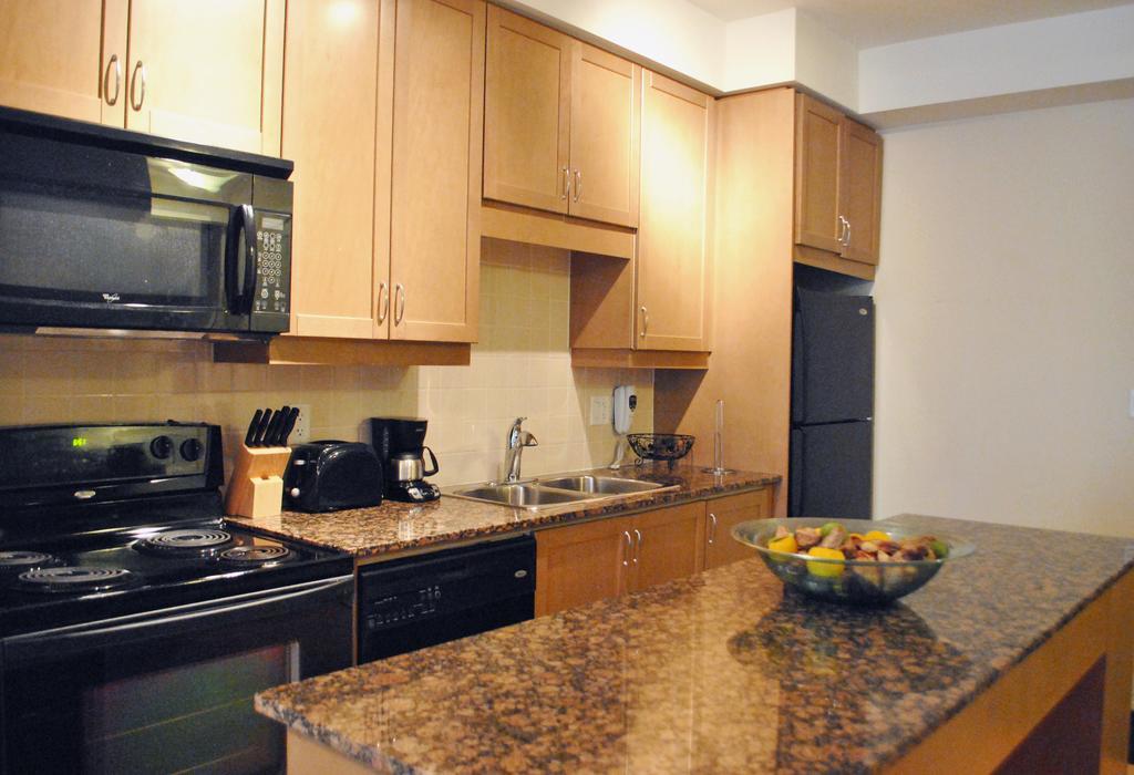 Livingsuites Toronto - 20 Blue Jays Way מראה חיצוני תמונה