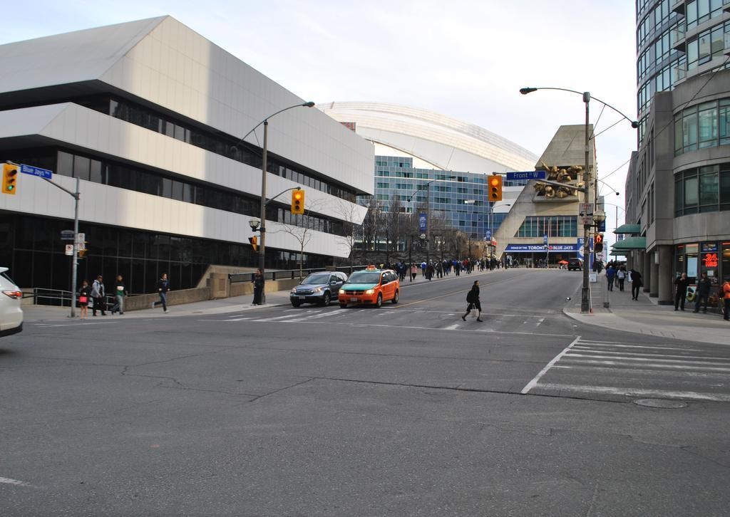 Livingsuites Toronto - 20 Blue Jays Way מראה חיצוני תמונה