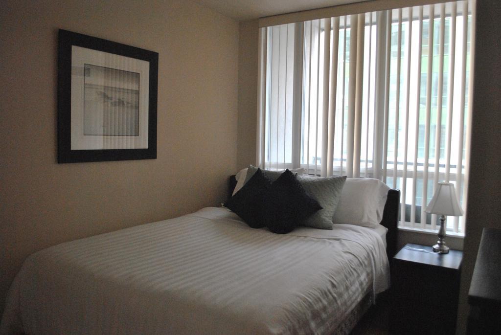 Livingsuites Toronto - 20 Blue Jays Way מראה חיצוני תמונה