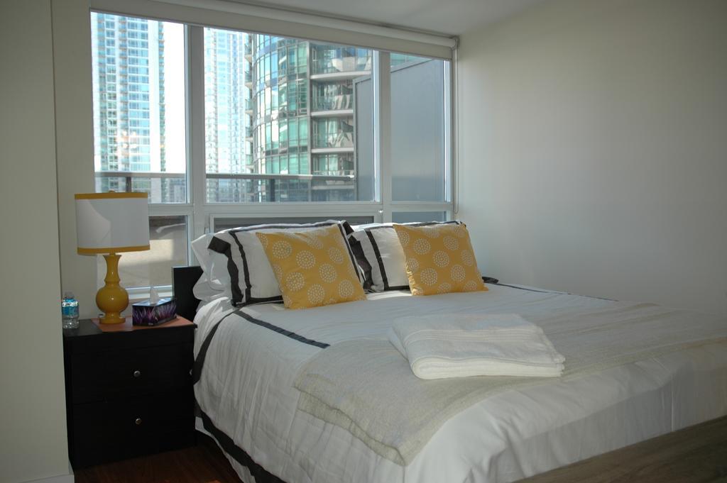 Livingsuites Toronto - 20 Blue Jays Way מראה חיצוני תמונה