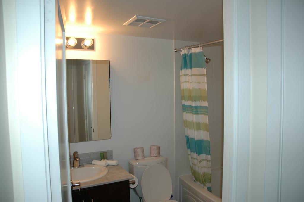 Livingsuites Toronto - 20 Blue Jays Way מראה חיצוני תמונה